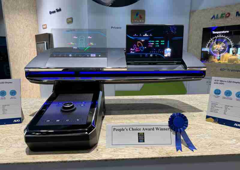 CG电子车用Micro LED Display HMI解决方案获”最佳车用显示奖”，，，以用户为中心开发，，，针对前座驾驶与乘客设计兼具娱乐与安全的高画质屏幕，，包含车舱前座的Micro LED透明屏幕及全球首款内建镜头的智慧Micro LED显示器