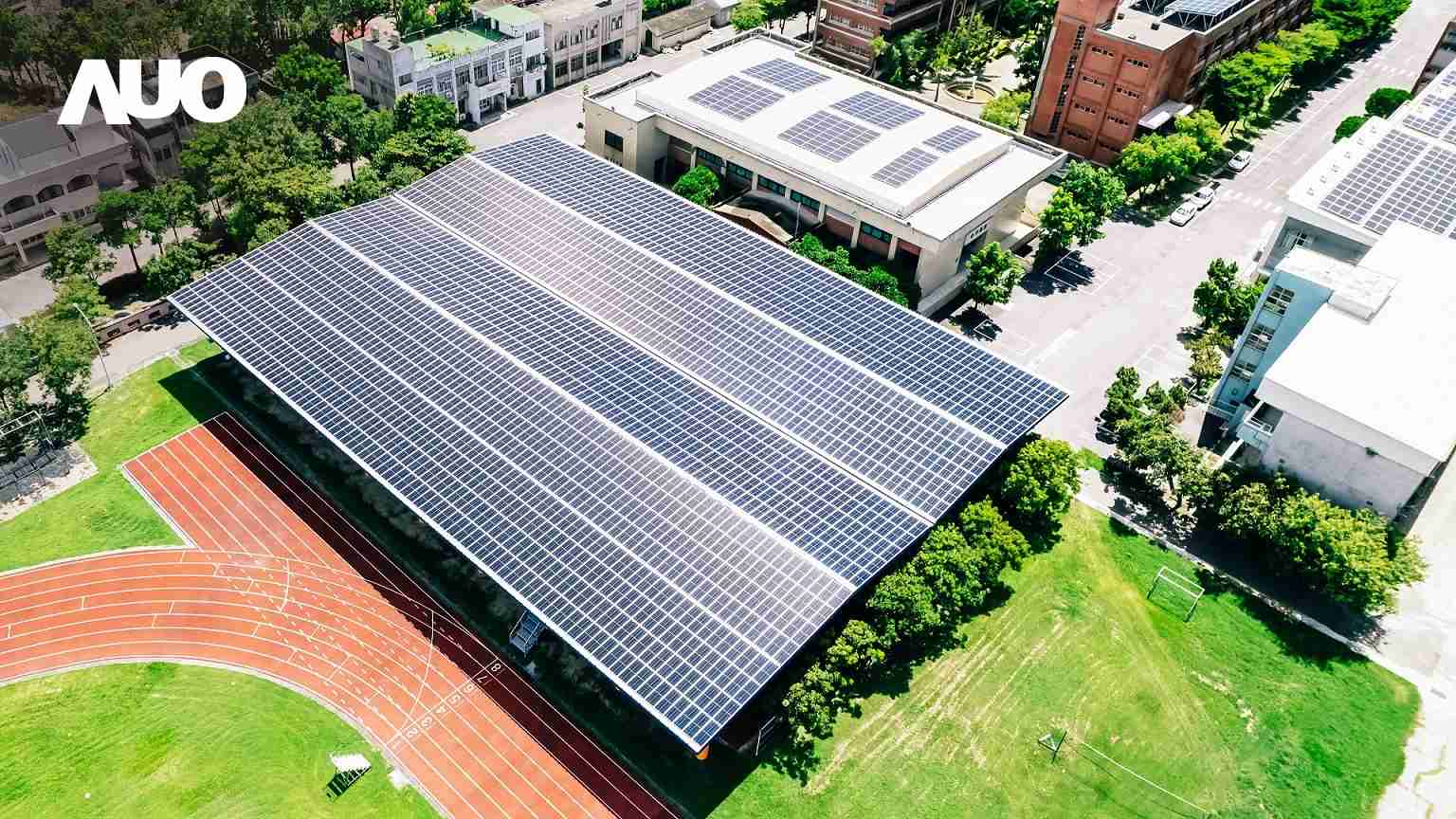 CG电子SunSteel光电整合型浪板具备快速安装、、、轻量化优势,,,可提升15%发电效能,,,通过国际IEC与台湾VPC认证安全、、、防漏、、、、耐候标准