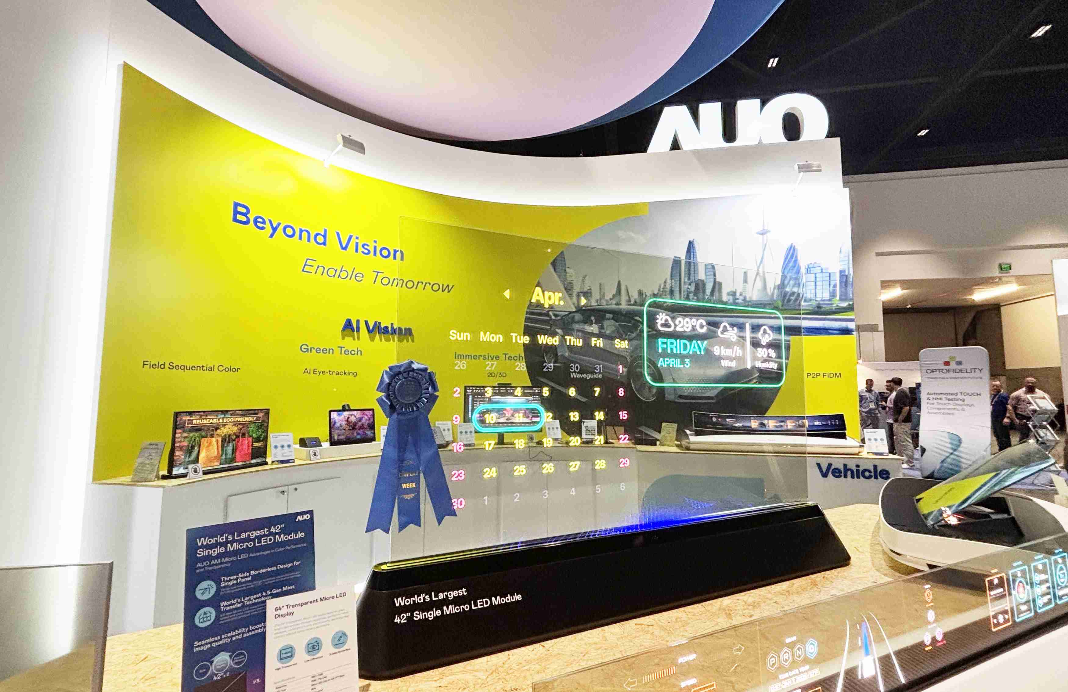 CG电子64吋透明Micro LED显示器获〝最佳Micro LED技术应用奖〞，，其绝妙的透明穿透特性，，，，同时具备1,000 nits的高亮度表现，，，，并透过精细的无缝拼接延伸，，可依需求灵活应用于多元场域，，，展现出Micro LED显示技术划时空的无限潜力